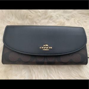 Coach long corner zip wallet(12 card slots)